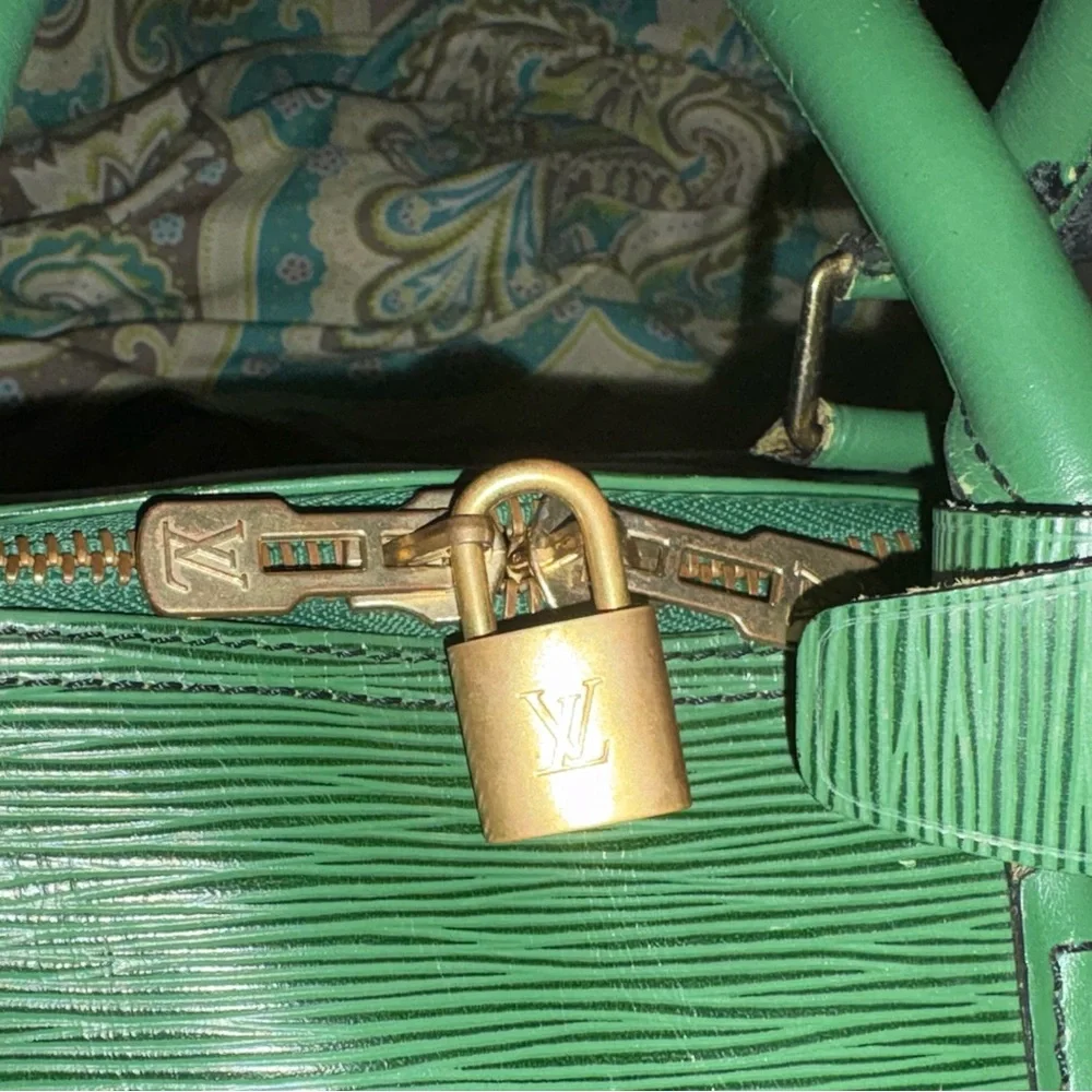 VTG Louis Vuitton Green Borneo Epi Keepall 55 Bundle - Picture 2 of 15